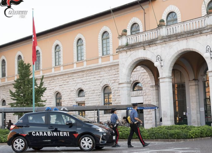 Rissa in piazza della stazione a Pisa: due persone denunciate
