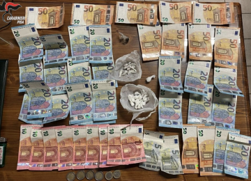 Sorpresi a vendere cocaina, due giovani agli arresti domiciliari