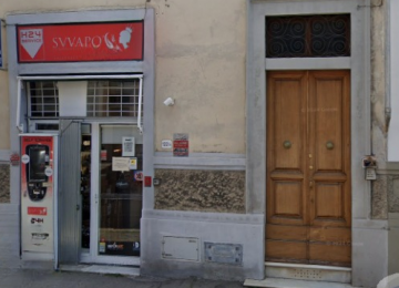 Titolare reagisce e scaccia il malvivente