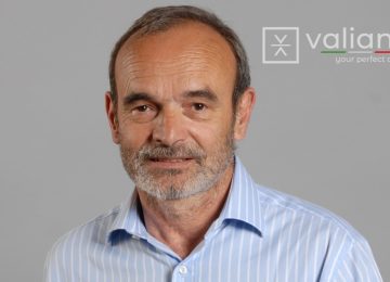 rewrite this title Certaldo piange la scomparsa dell'imprenditore Franco Valianiin Italian