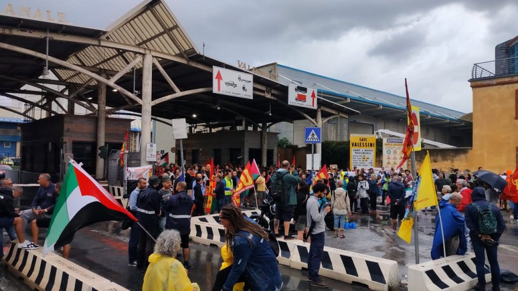 Sciopero a Gaza: presidio Usb al porto di Livorno, traffico in tilt ai varchi doganali