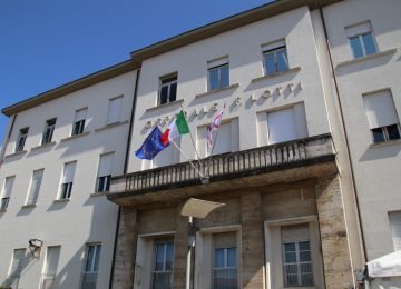 Aggressione a un agente di polizia e a un'operatrice del pronto soccorso di Pontedera