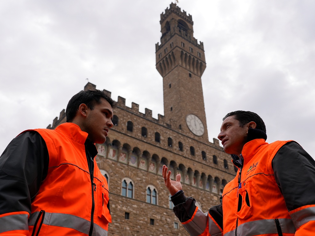 Cambio di stagione, Plures Alia: riparte la raccolta di abiti usati