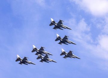 Certainly! Please provide the title you'd like me to rewrite in Italian.