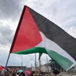 Corteo pro-Palestina interrompe la linea ferroviaria Pisa-Lucca