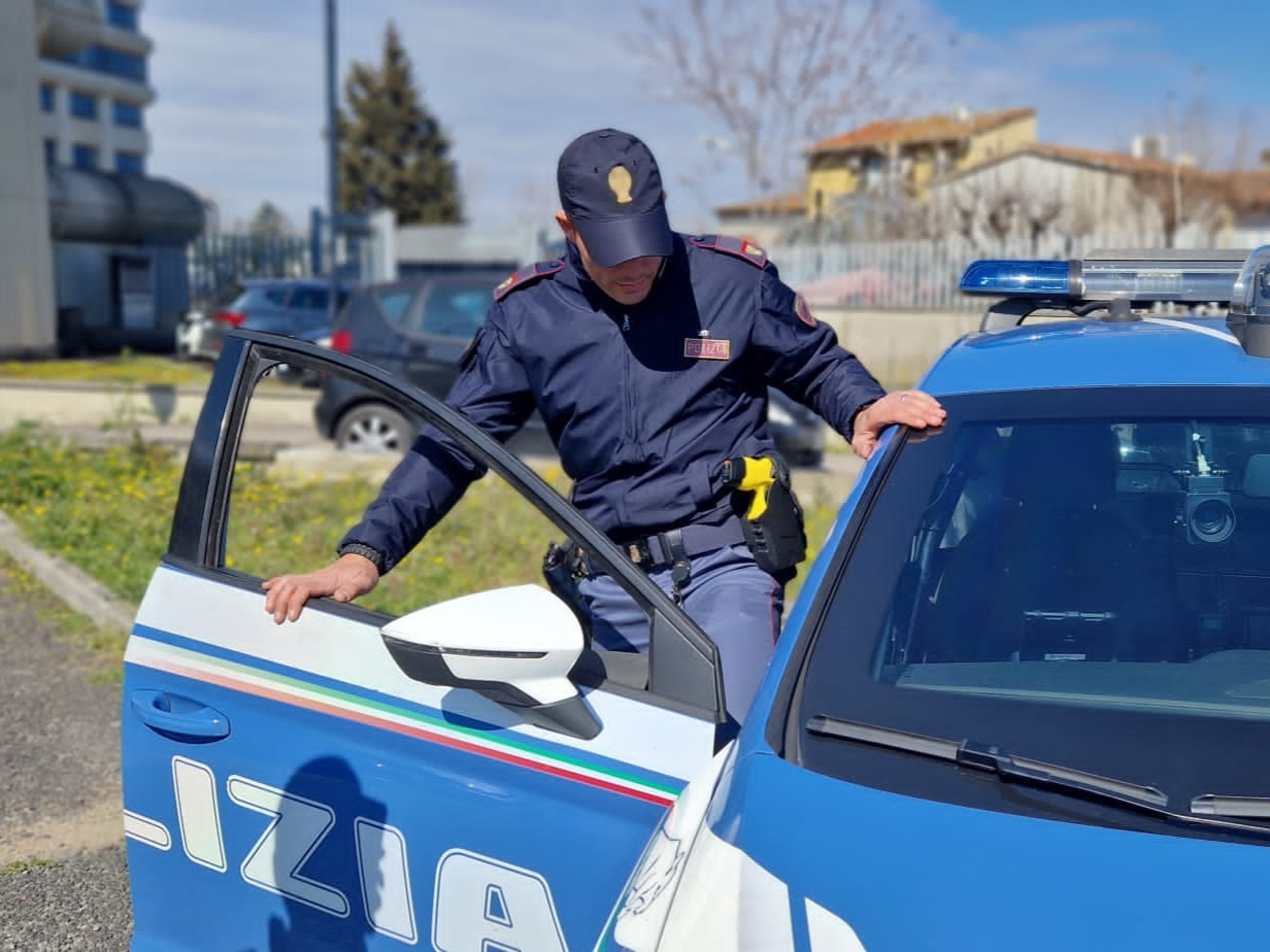 Dà in escandescenze e viene colpito da un taser: muore un 41enne di Montecatini Terme