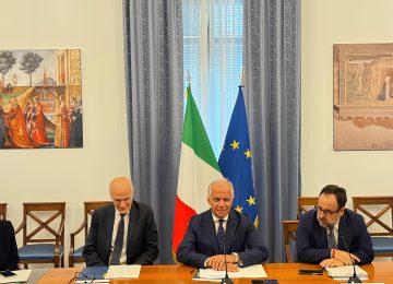 Il Ministro guida il Comitato di coordinamento per la sorveglianza delle infrastrutture prioritarie.