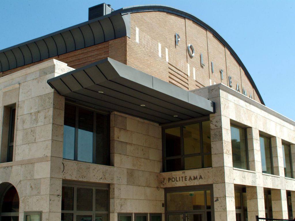 Il Politeama celebra 20 anni: festa e sorprese per il compleanno del teatro