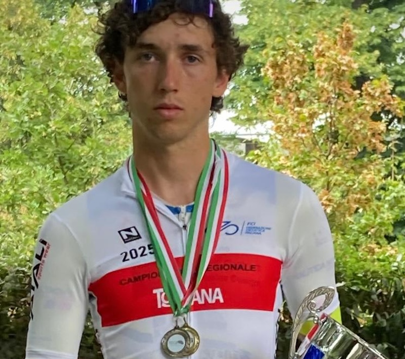 Il giovane ciclista di Montemurlo, Pietro Menici, è campione regionale juniores di cronometro.