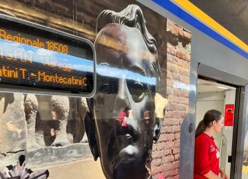 Il treno dedicato alle terre di Puccini: in servizio per tre mesi tra Firenze e Viareggio.