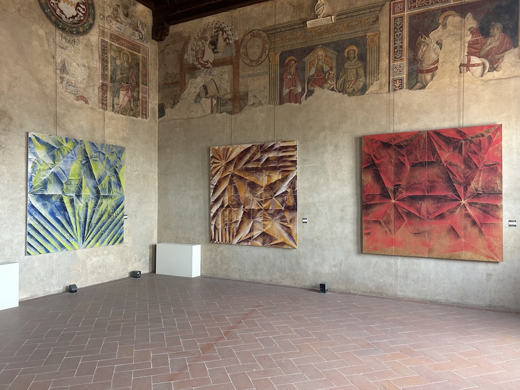La mostra 'Folds' a Certaldo sta per concludersi