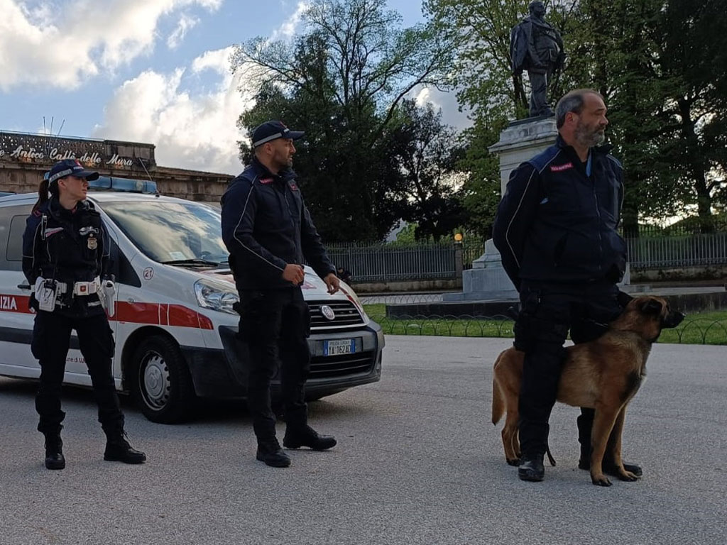 Parco di via Matteotti a Lucca: la polizia locale interviene contro i giovani molesti