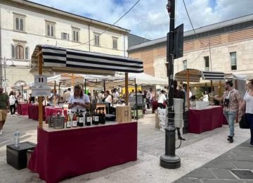 Poggibonsi: Grande successo di pubblico e partecipazione per Sbaraccando 2025