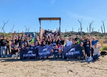Pulizia delle spiagge di San Rossore con Plastic Free: raccolte 4 tonnellate di rifiuti
