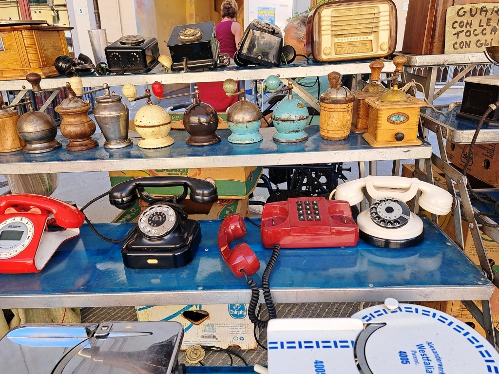 Ritorna il mercatino del piccolo antiquariato e dell'artigianato nel centro di San Miniato.