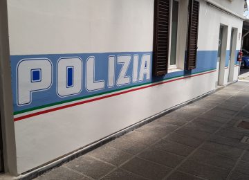 Sorelle beccate a rubare in un centro commerciale a Pontedera