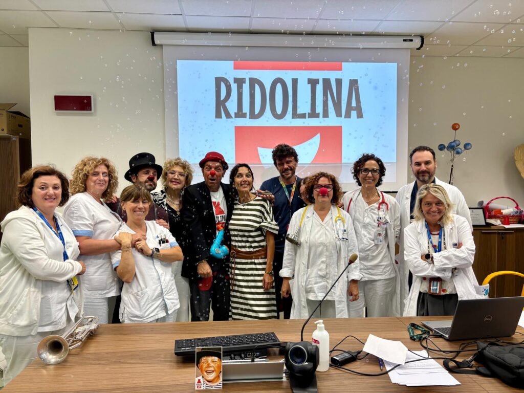 Un sorriso in corsia: l’attività dei clown dottori al San Jacopo con l’Associazione Ridolina
