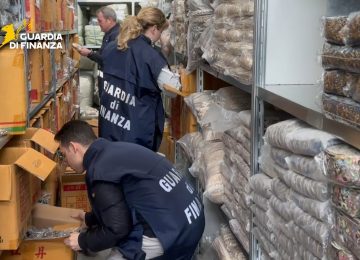 Articoli scolastici irregolari: sequestrati 1.500 prodotti