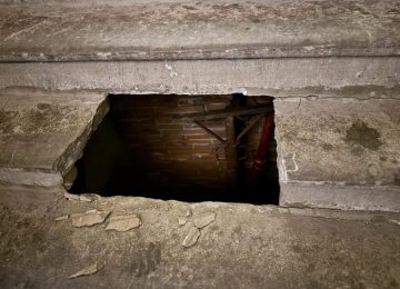 Cede un scalino alla Casa natale di Francesco Petrarca ad Arezzo, dipendente comunale ferito