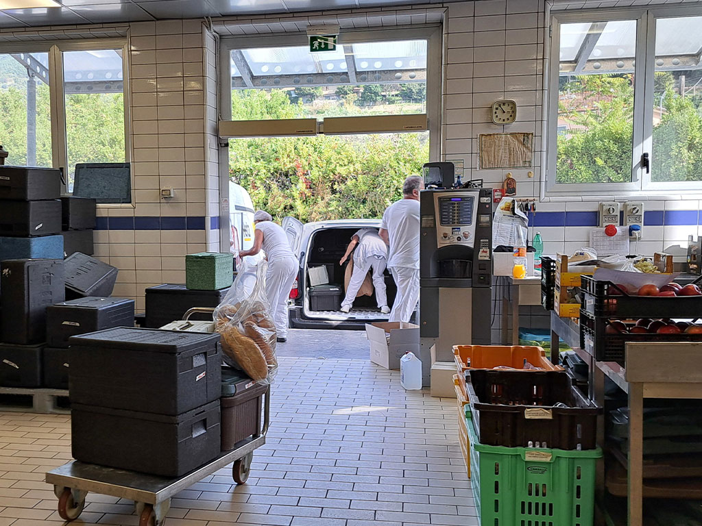 Dal centro di cottura, 170 mila pasti all’anno per le scuole di Pietrasanta