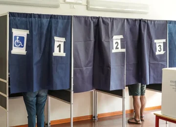 Elezioni Regionali in Toscana: Affluenza al 35% alle 23. Votazioni aperte fino alle 15 domani - Agenzia di stampa Italpress