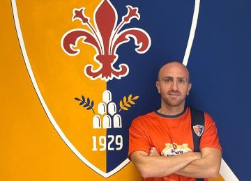 Sansovino: Cantatore è presente nel centro del campo.