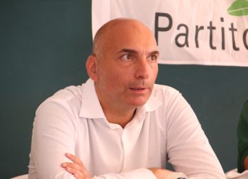 "I Comuni decidano come e dove installare i pannelli fotovoltaici": la proposta di Toti (PD)