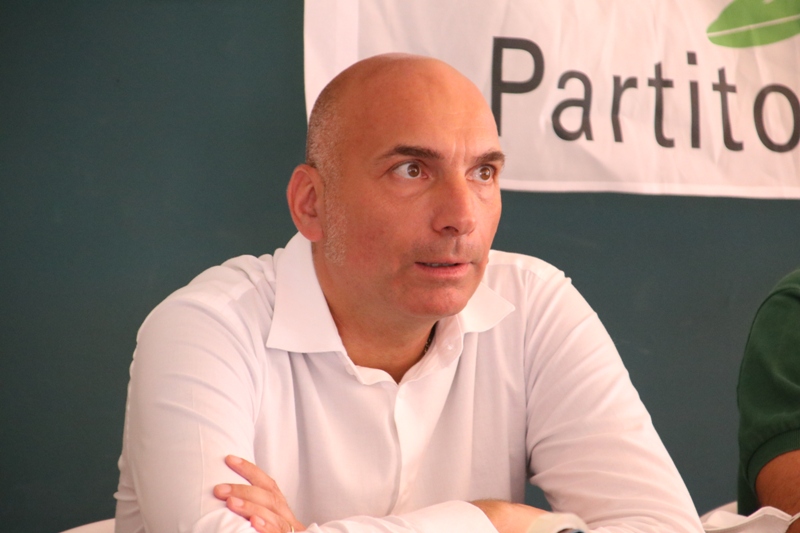 "I Comuni decidano come e dove installare i pannelli fotovoltaici": la proposta di Toti (PD)