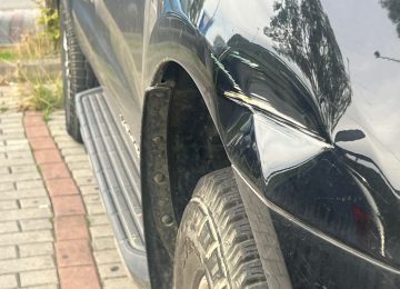 Inaugurazione di 'Eirene' a Empoli: una scoperta amara per Nevein con l'auto danneggiata.