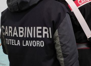Lavoratore in nero scoperto in un negozio di Collesalvetti: attività sospesa