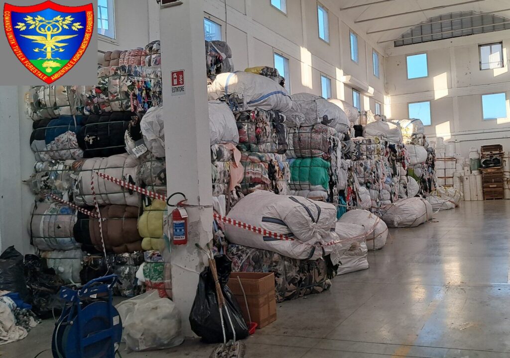 Oltre 300 tonnellate di rifiuti rimossi da un impianto industriale sequestrato a Montemurlo