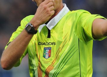 Partita sospesa per insulti a un arbitro 15enne al debutto: società Under 14 penalizzata.