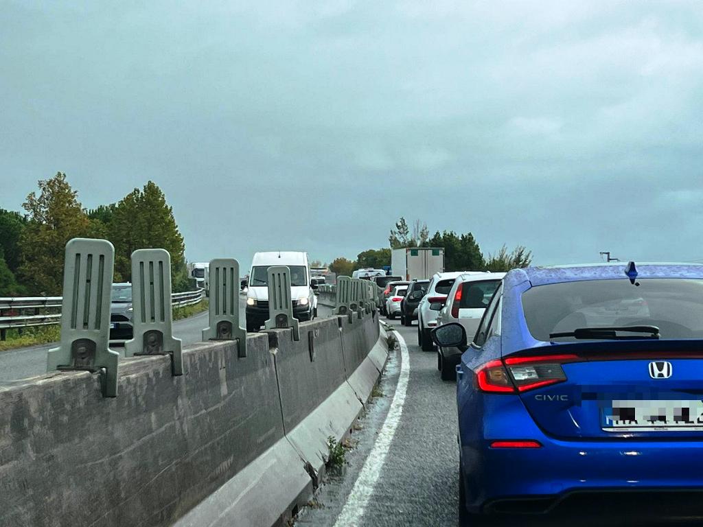 Pioggia: due incidenti e disagi sulla Fi-Pi-Li, oltre 3 km di coda a San Miniato verso Firenze e 5 km a Cascina