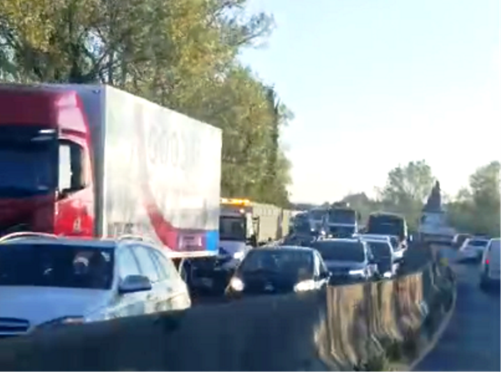 Pontedera: Veicolo in avaria provoca traffico bloccato sulla Fi-Pi-Li tra Pontedera e Pisa
