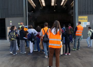 Ragazzi e ragazze della scuola Fucini in visita a Casa Sartori