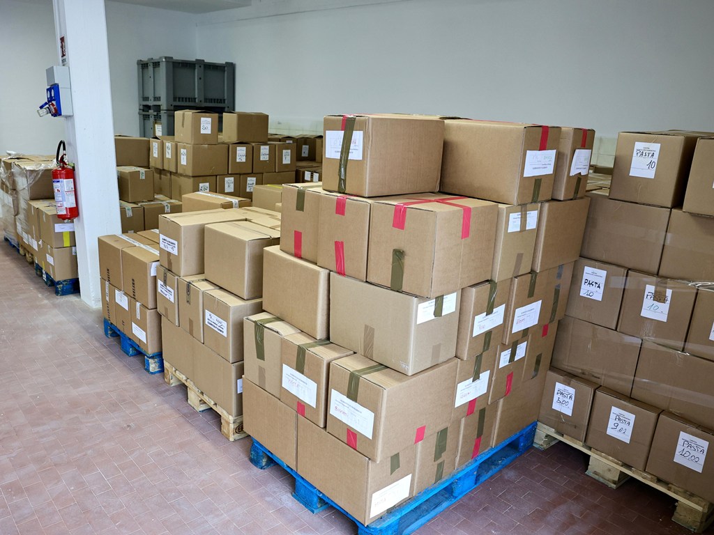 Riconsegnate le chiavi dei magazzini di Re.So: a cinque mesi dall'incendio, l'associazione riprende la normalità.