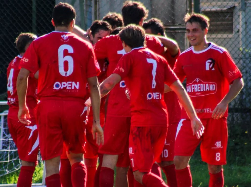 Diamo il benvenuto alla squadra in testa alla classifica! - Almanacco del Calcio Toscano