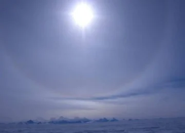 Una nave italiana trasporta il ghiaccio delle Alpi in Antartide: ecco il motivo.