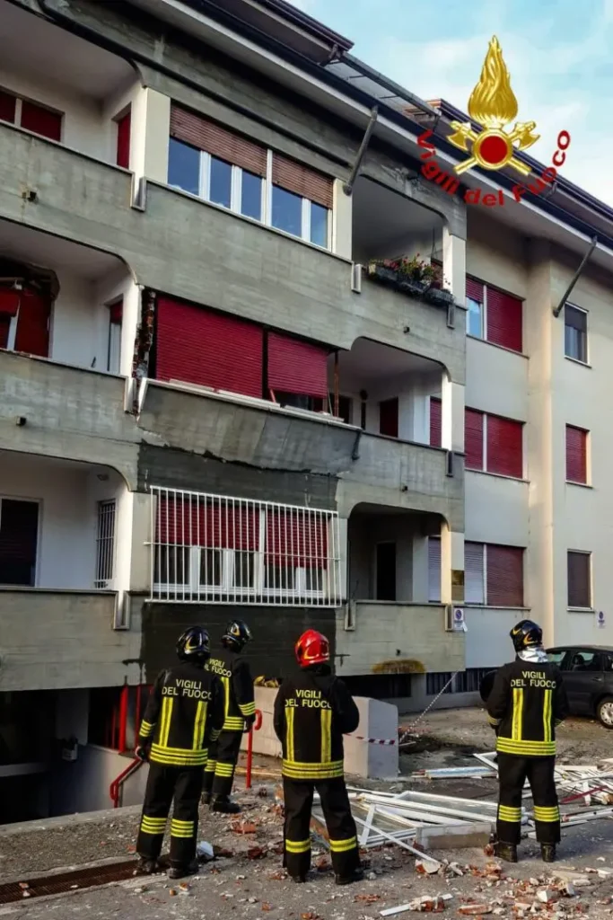 Esplosione in un edificio nel Torinese: un ferito in gravi condizioni