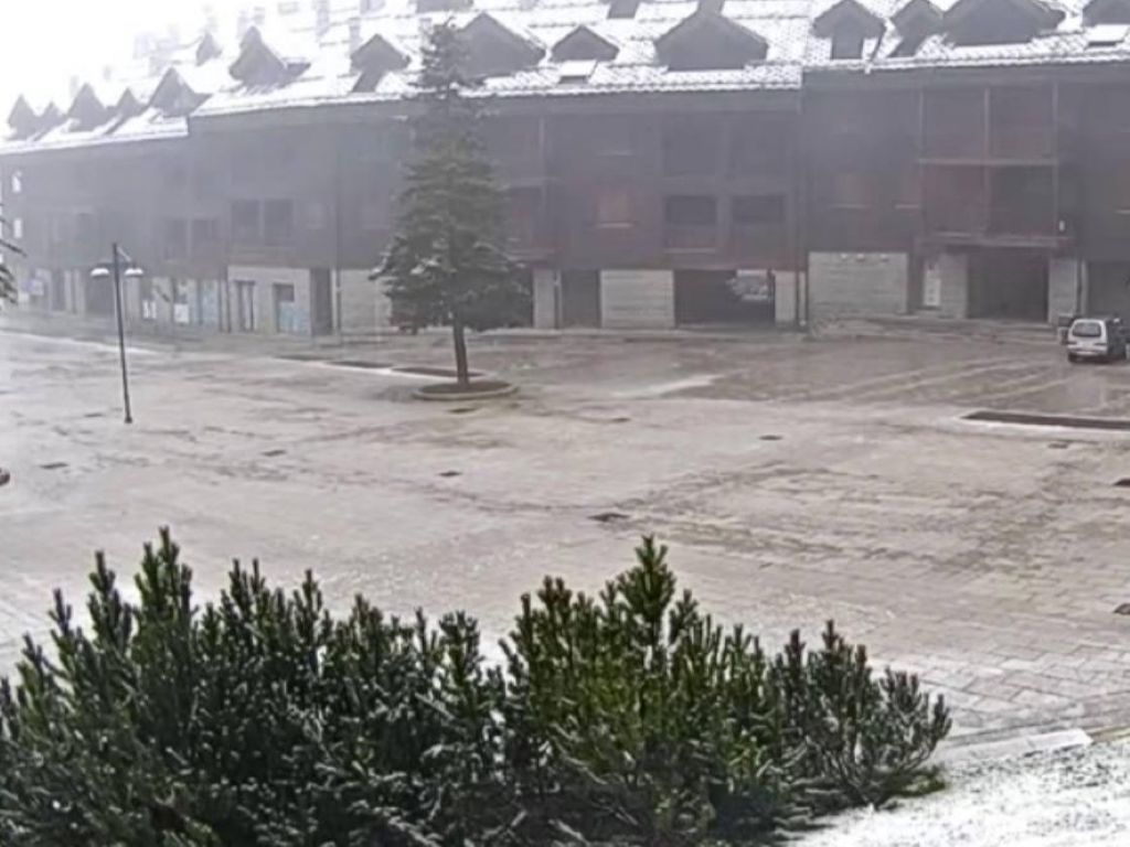 Abetone, primi fiocchi in Val di Luce: segnali promettenti per un avvio anticipato della stagione sciistica
