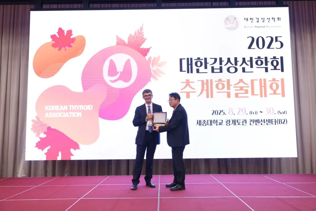 Al Gemelli, primo intervento di 'K-surgery' per la tiroide in Italia