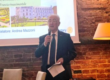 Al Rotary Club di Empoli, il socio Andrea Mazzoni discorre sui castelli della Loira.