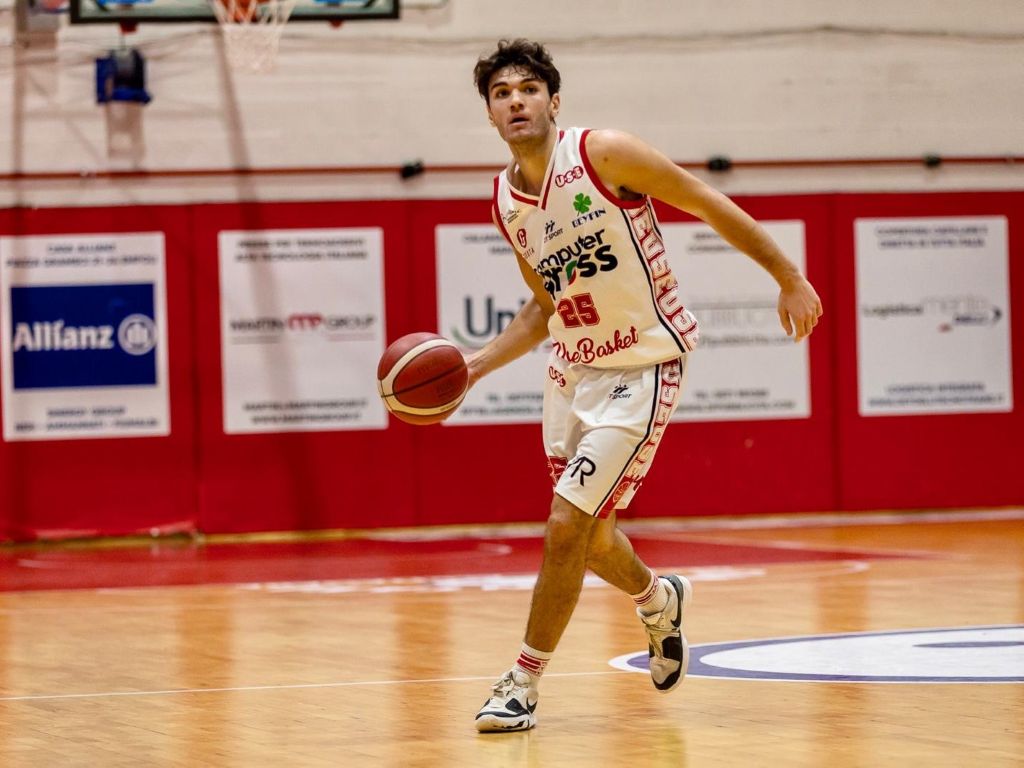 Basket, sfiorata l'impresa: i biancorossi in rimonta ma Borgomanero conquista il Pala Sammontana.