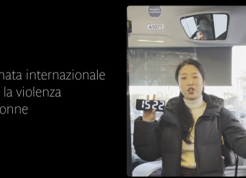 Bus e attrici a bordo: AT sensibilizza sulla violenza contro le donne