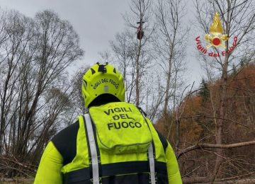 Giovani salvati dopo essere rimasti bloccati in un torrente nell'Aretino a causa di un'improvvisa aumento del livello dell'acqua