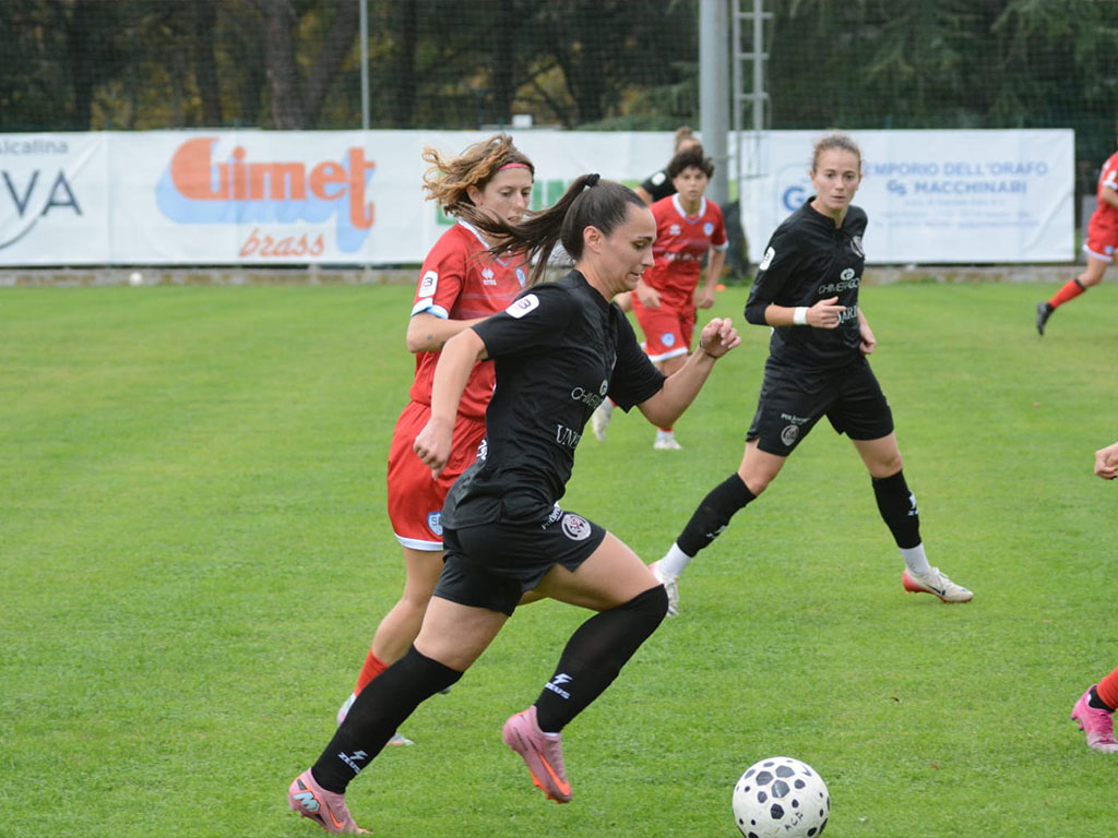 Il gol di Miotto, ex giocatore, decide il match. L'ACF Arezzo non riesce a tornare alla vittoria.