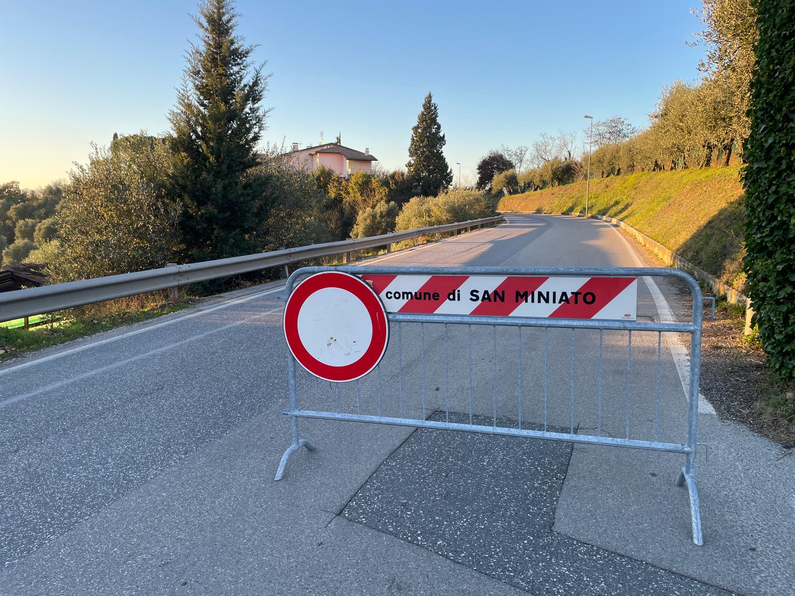 Incidente a La Catena: due feriti e chiusura della strada
