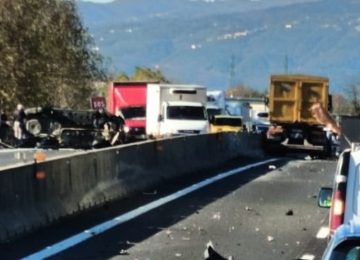 Incidenti sull'A11 tra Pistoia e Prato, code in entrambe le direzioni.