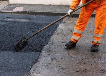 Lavori di asfaltatura sulla strada di San Giorsolè