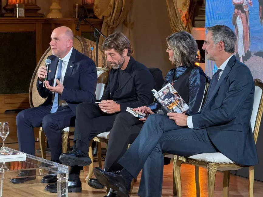 Libri: Presentato a Roma "Il Paese delle Tradizioni" di Beppe Convertini